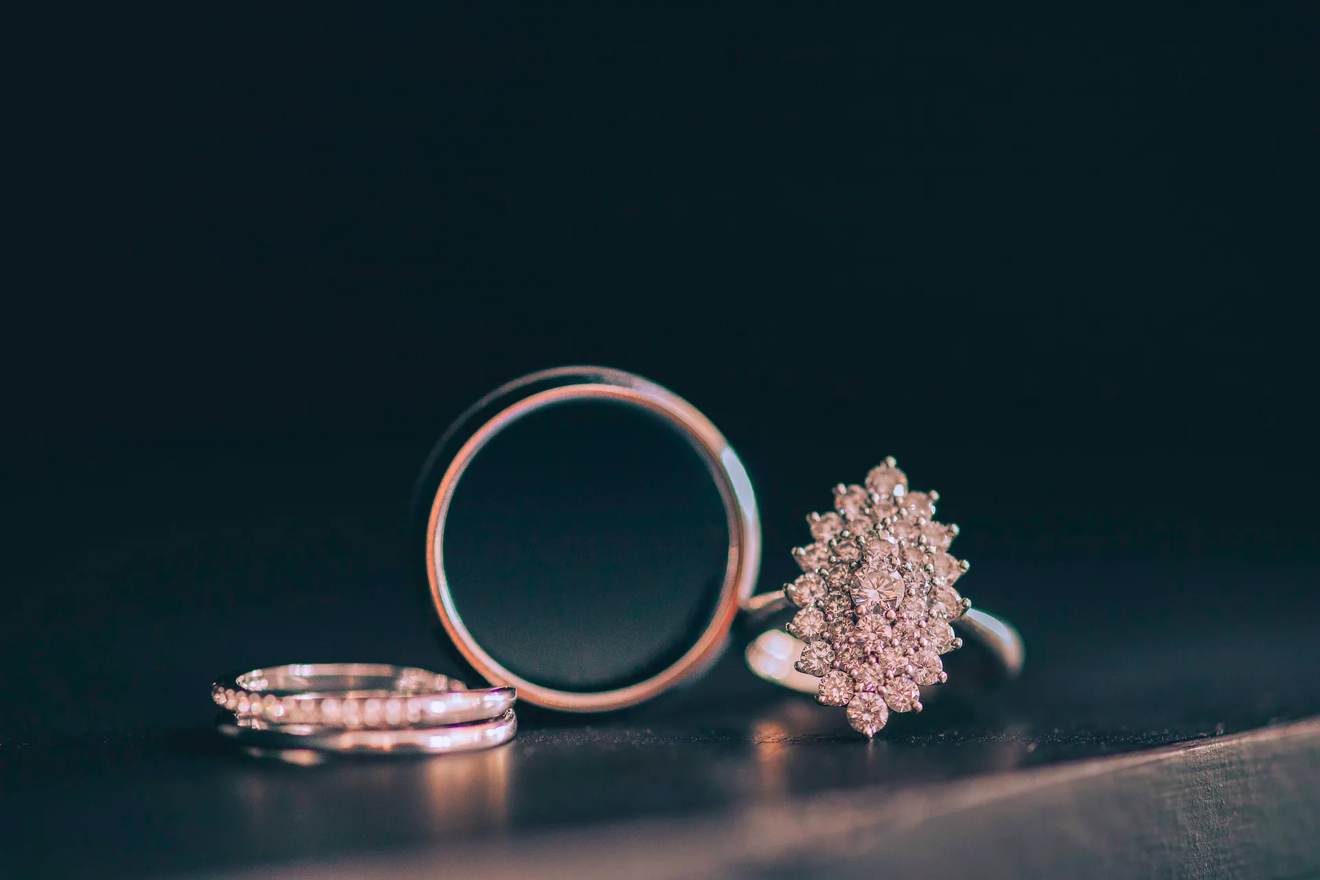 Wedding rings close-up — detail photography by Isaac Media